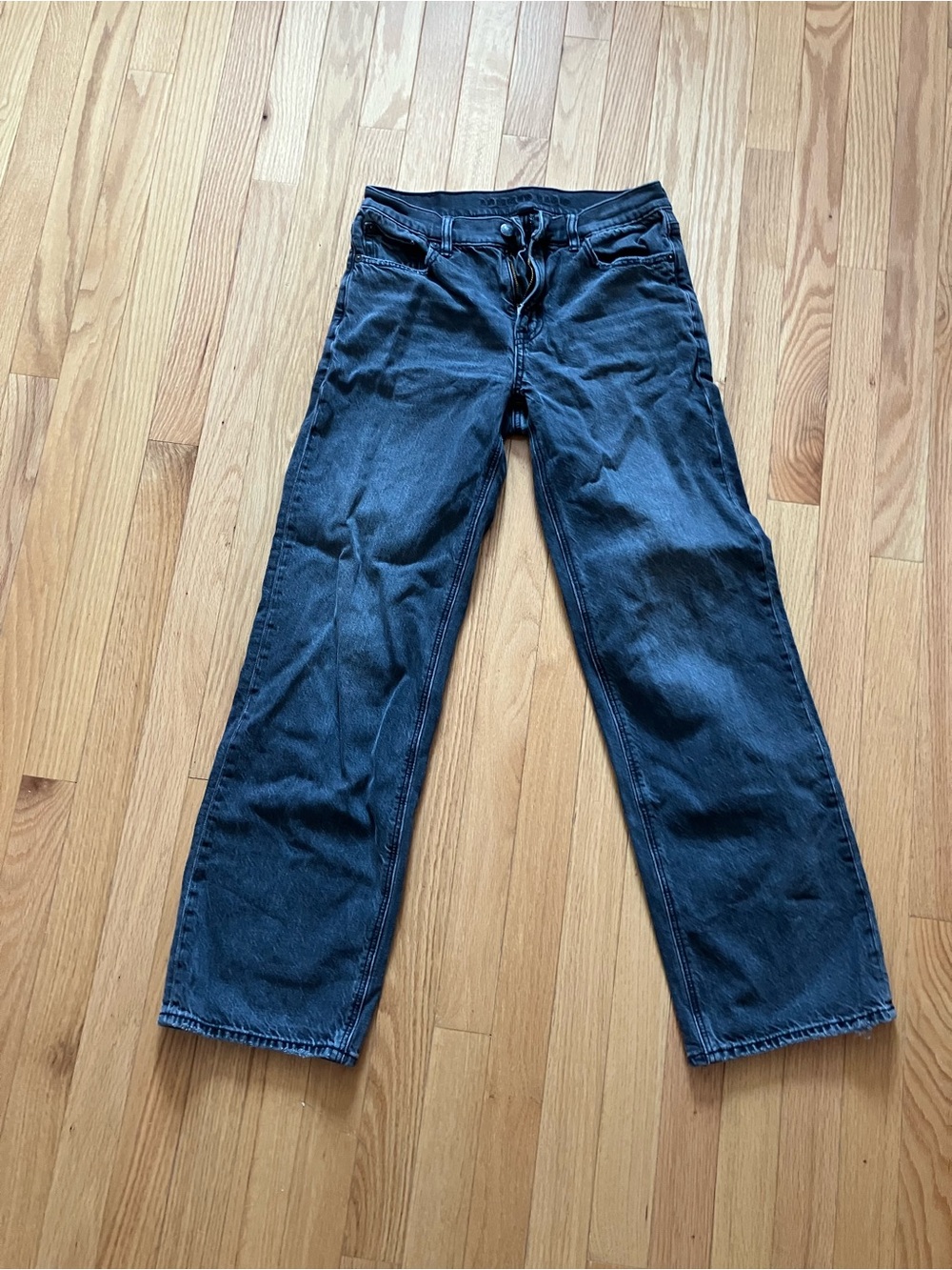Women’s black baggy straight leg low rise jeans, American Eagle!